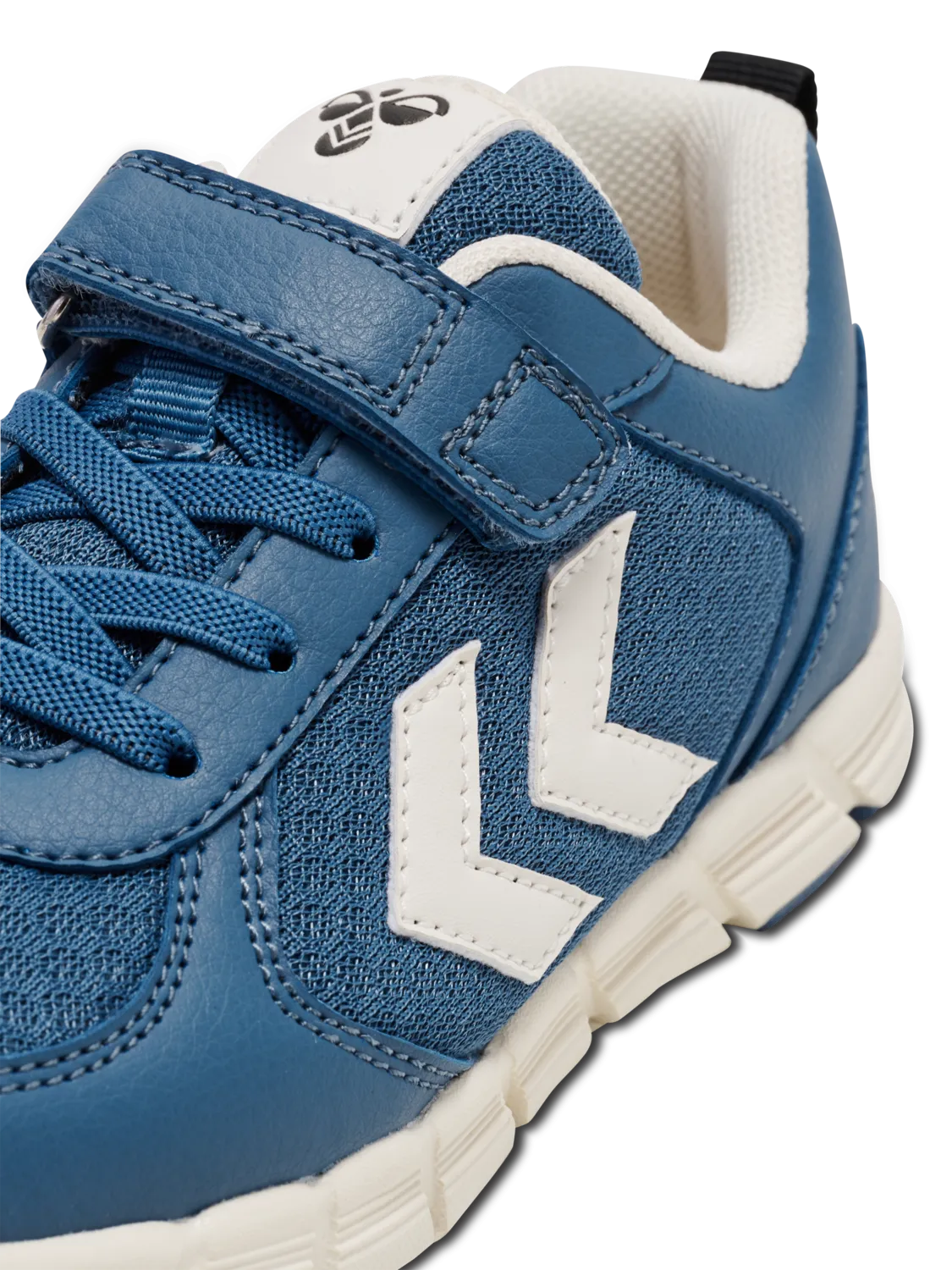 <p>Sneakers</p>
