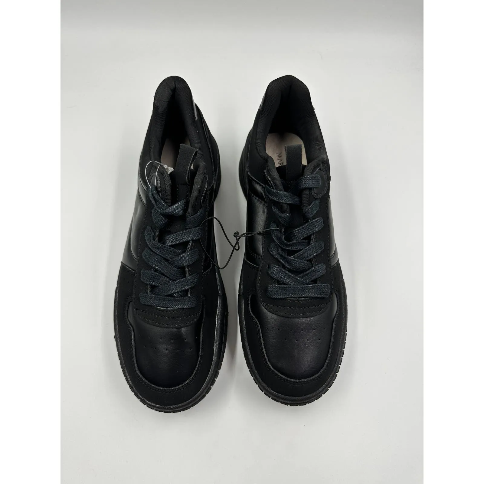 Mens Size 7.5, All Black Retro Low Top Casual Sneaker