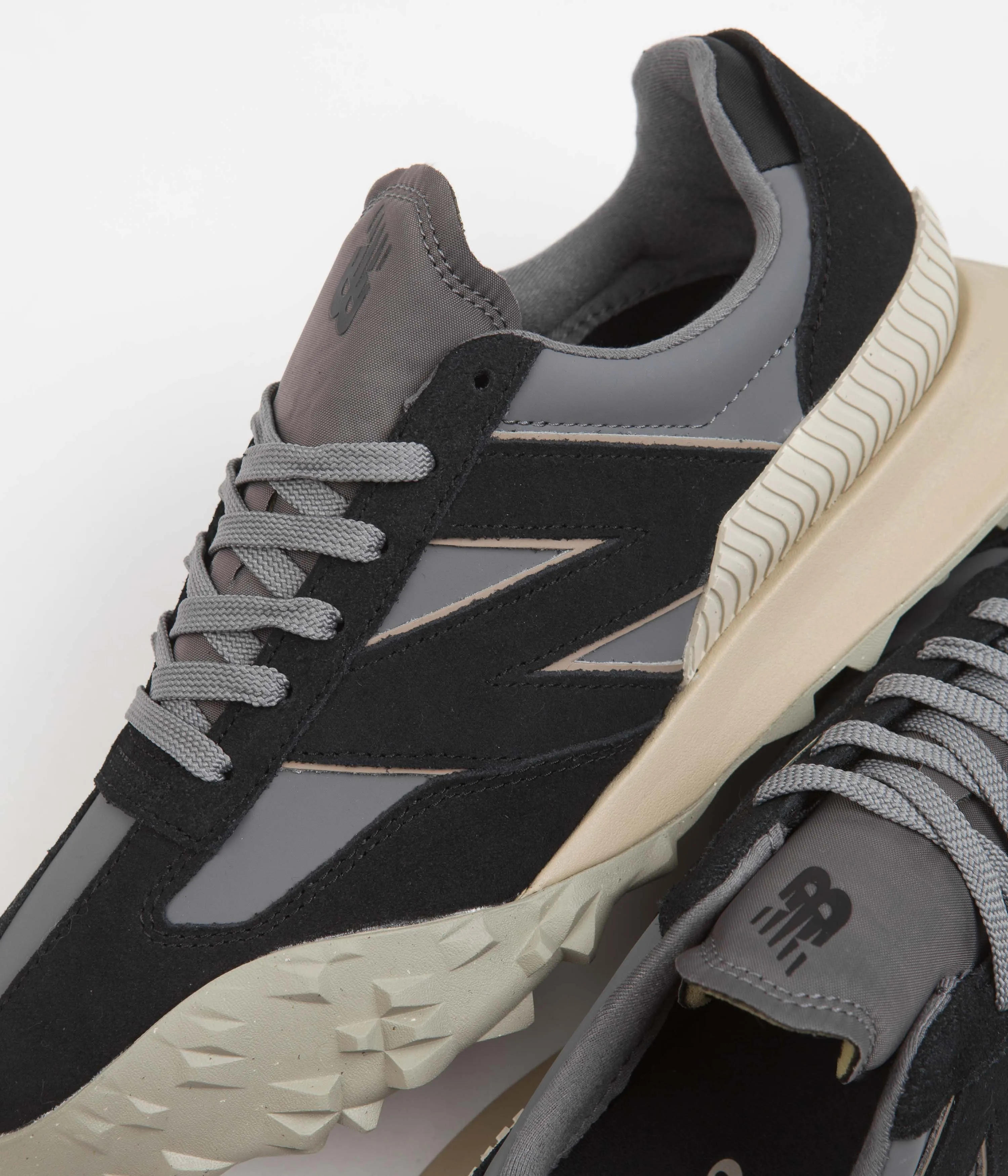 New Balance XC-72 Shoes - Black / Gum